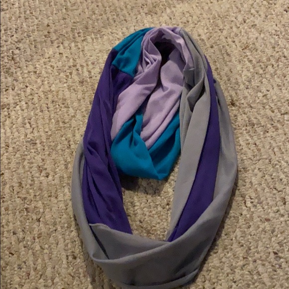 Scarfs - Picture 7 of 12